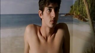 ब्रुनेट कैम आकर्षक बैंग्स खुद के साथ एक ककड़ी सेक्स मूवी हिंदी एचडी